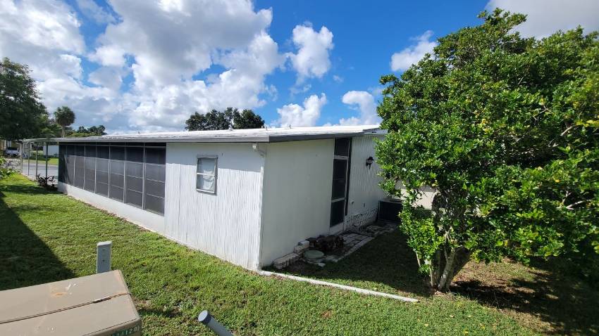 104 Baywood Drive a Dundee, FL Mobile or Manufactured Home for Sale